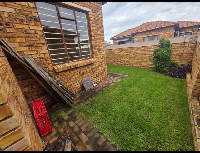 3 BEDROOM TOWNHOUSE FOR SALE IN GREENHILLS